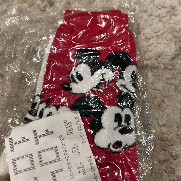 Vintage Mickey&co socks 2 pairs size 9-11 NWT all over print white and red pair - Picture 3 of 6